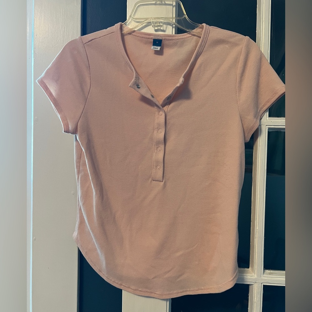 Old Navy M pink textured button front tee